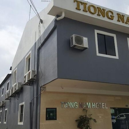 Tiong Nam Hotel Pasir Gudang Kültér fotó